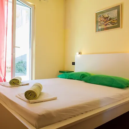 Tino Апартаменти Макарська