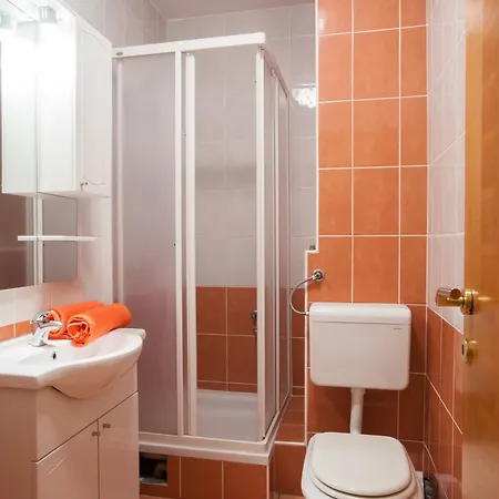 Tino Апартаменти Макарська