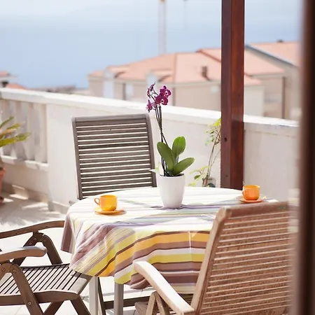 Tino Апартаменты Макарска